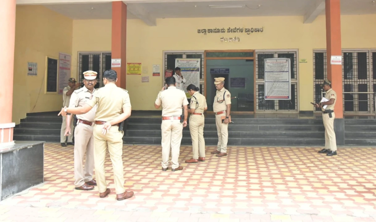Kalaburagi court blast threat|RDX ಬಳಸಿ ಕಲಬುರಗಿ ಕೋರ್ಟ್ ಸ್ಪೋಟದ ಬೆದರಿಕೆ : ವ್ಯಾಪಕ ತಪಾಸಣೆ August 2026