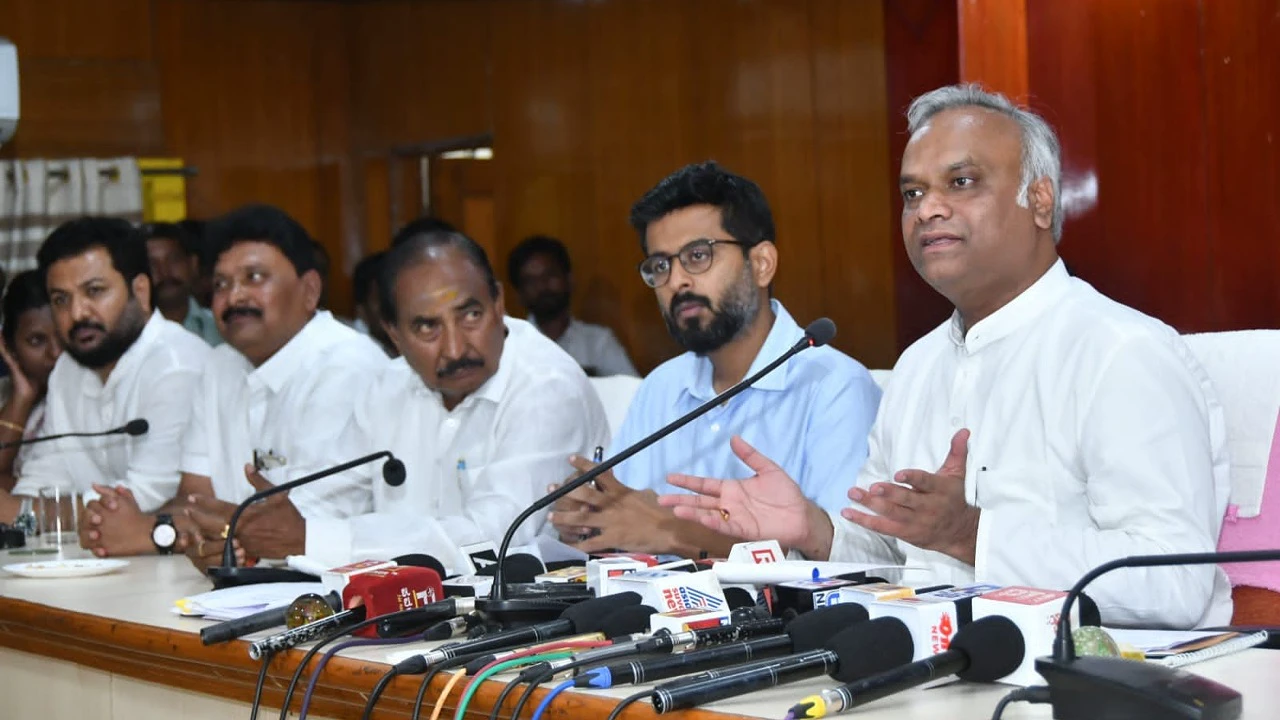 Highest crop insurance issued to kalaburagi